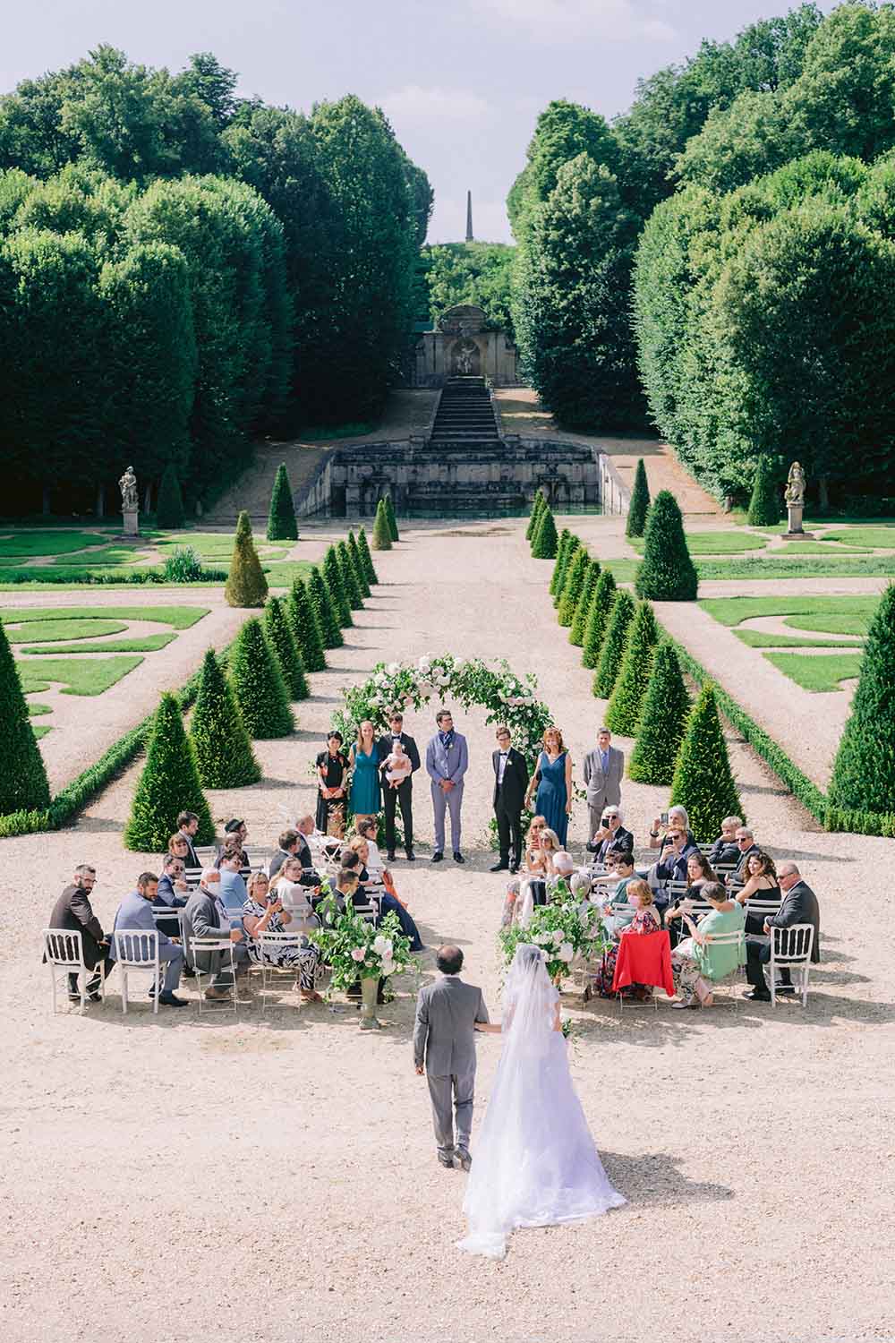 beautifull ceremony at the chateau vilette